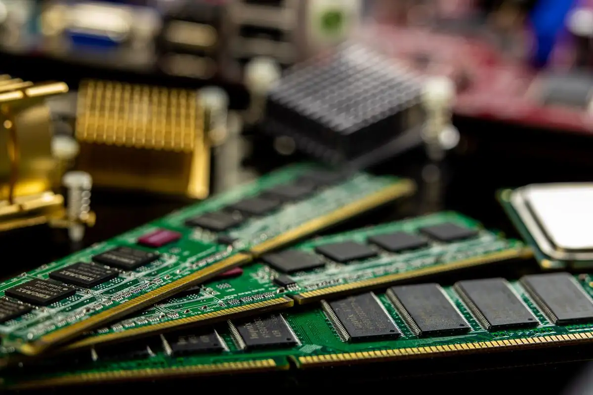 SSD'ye rağmen yükleme süresi uzun mu? CPU ve RAM'in rolünü keşfedin