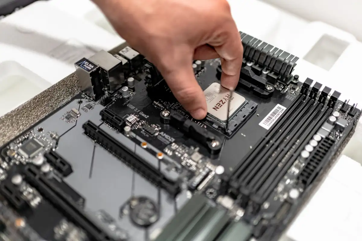 Eski anakartta NVMe yuvası yoksa yükseltme yine de mümkün