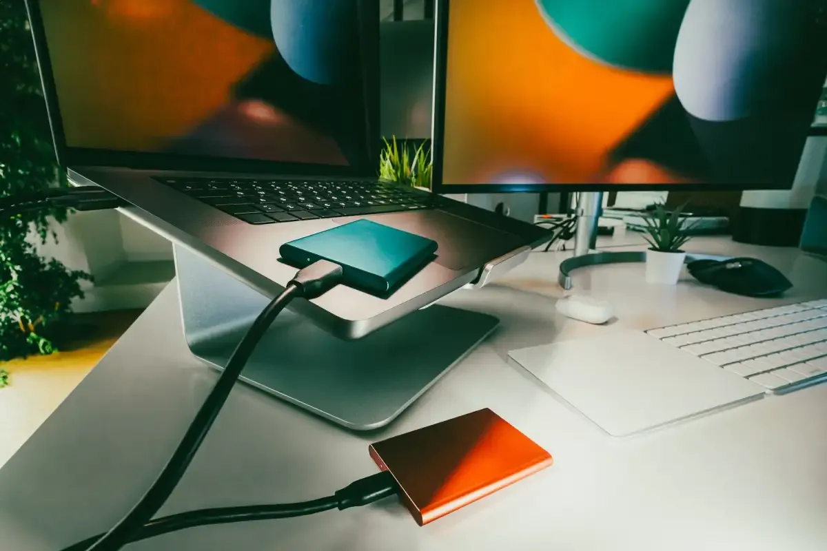 Tek yuvalı dizüstünde bile HDD'yi SSD'ye çevirmenin bir yolu var
